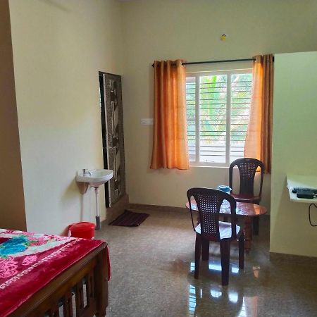 Oyo 8206 K J Residency Ξενοδοχείο Mysore Εξωτερικό φωτογραφία