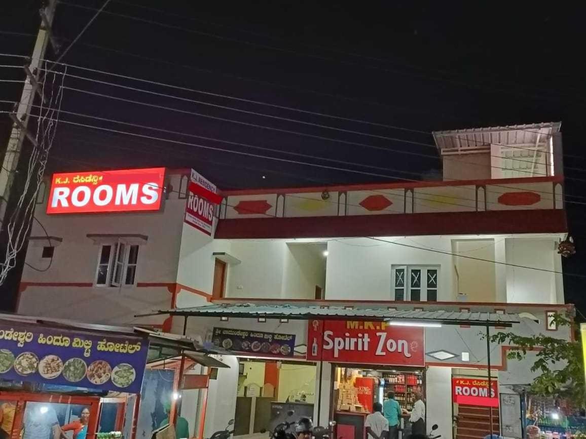 Oyo 8206 K J Residency Ξενοδοχείο Mysore Εξωτερικό φωτογραφία