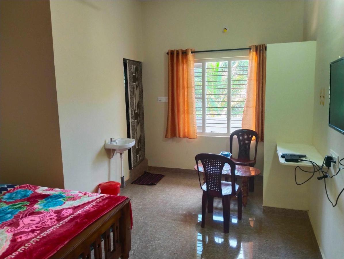 Oyo 8206 K J Residency Ξενοδοχείο Mysore Εξωτερικό φωτογραφία